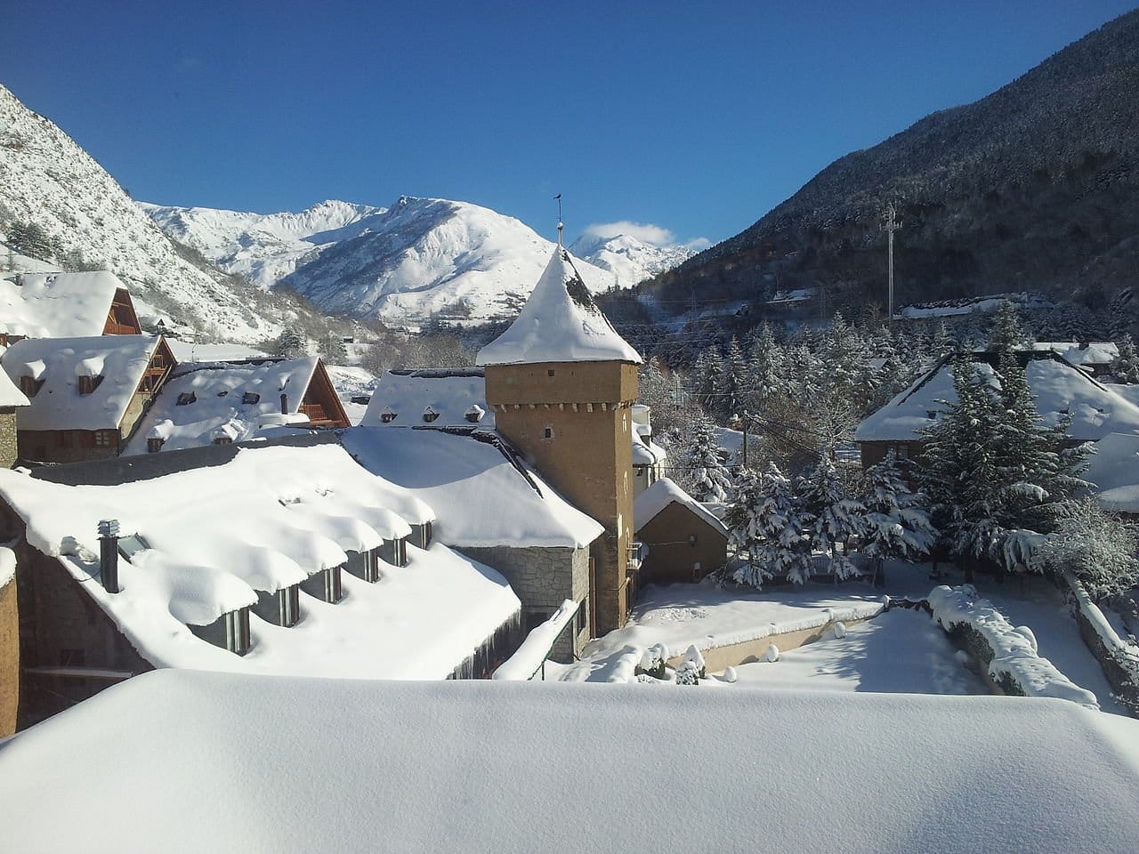 Los 7 pueblos nevados más bonitos de España