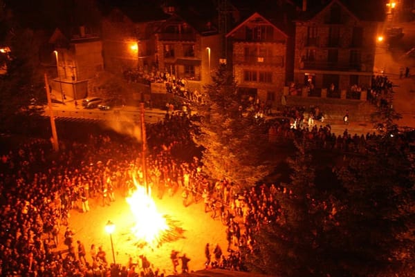 Fallas del Pirineo, la fiesta que da la bienvenida al verano