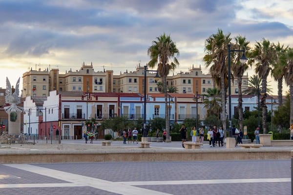 Cabanyal, el barrio donde Valencia se abraza con el Mediterráneo