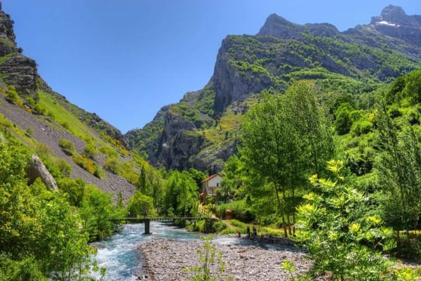 Esta ruta entre Asturias y León es una de las más bonitas de España