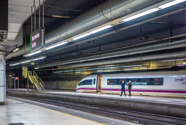 Guía de los trenes de alta velocidad: ¿qué compañías operan en España y a dónde viajan?