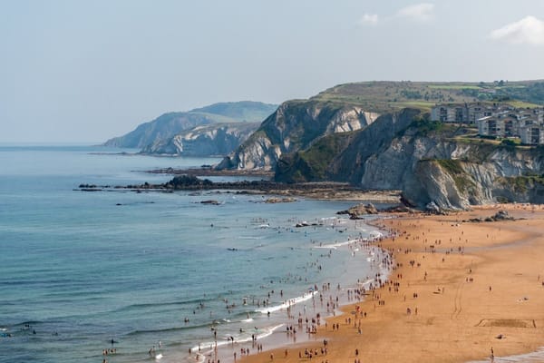 Descubriendo la comarca de Uribe: naturaleza, playas y joyas medievales junto al Cantábrico