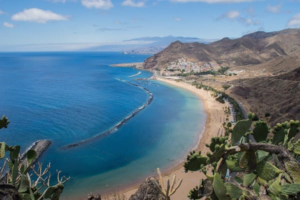 Los destinos de playa que más bajan de precio en septiembre en España