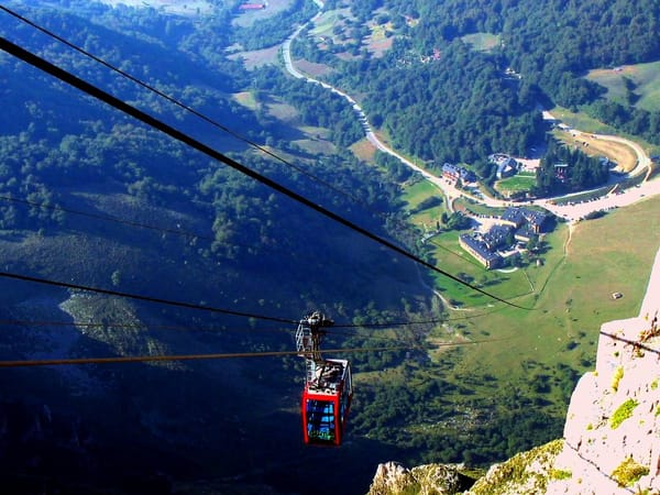 Los 7 teleféricos más impresionantes de España, ¿te atreves?