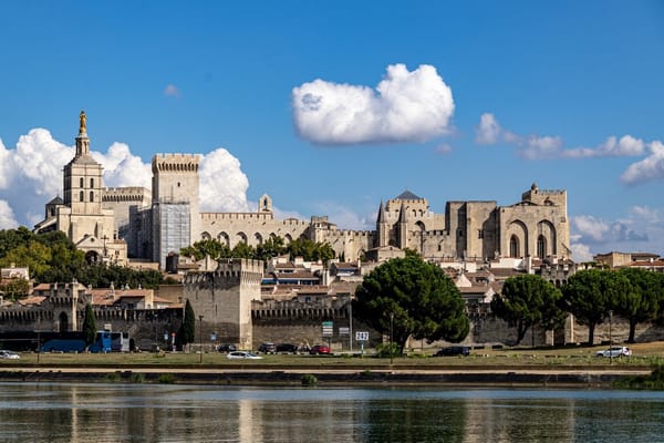 Aviñón: una joya de historia y cultura en la Provenza