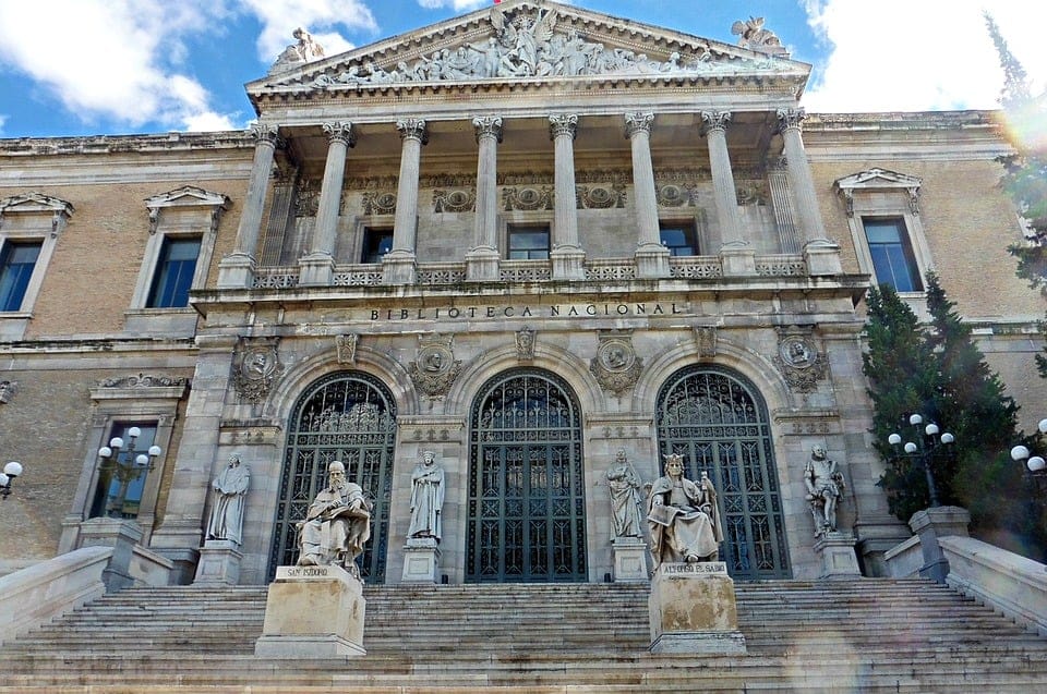 fachada biblioteca nacional madrid