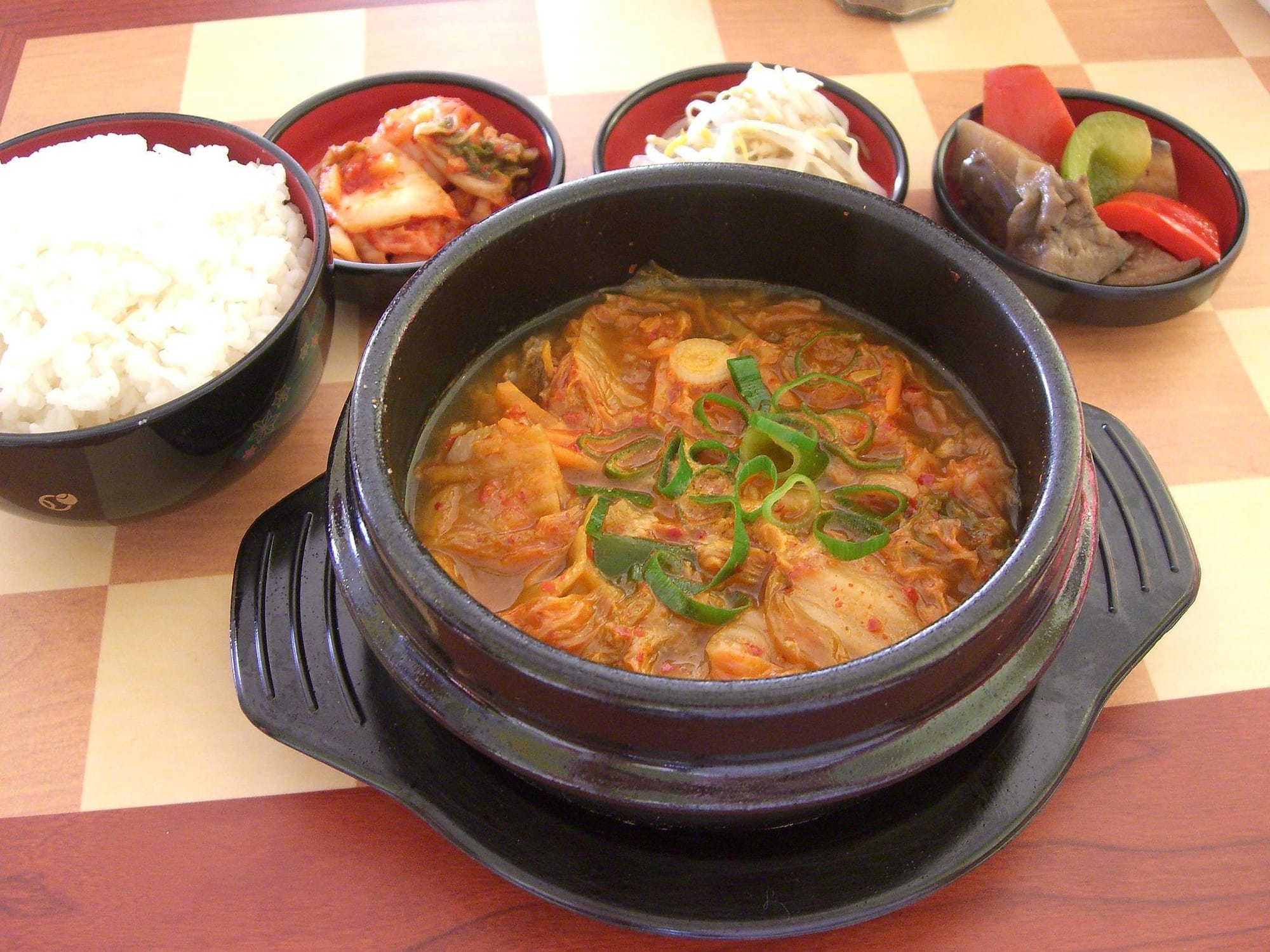 Kimchi-jjigae.