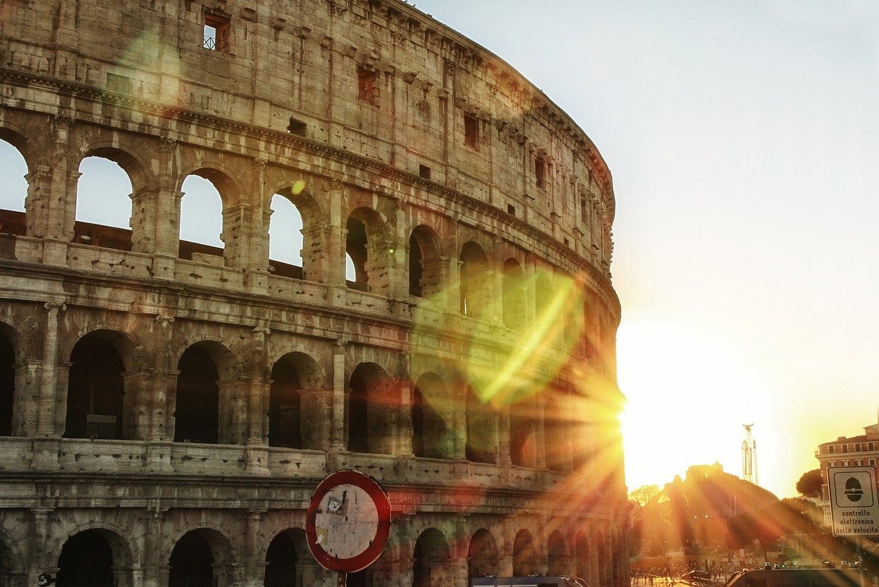 Turistas en el Coliseo de Roma