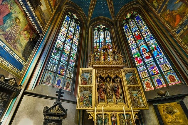 Vidrieras del interior de la Catedral de Praga