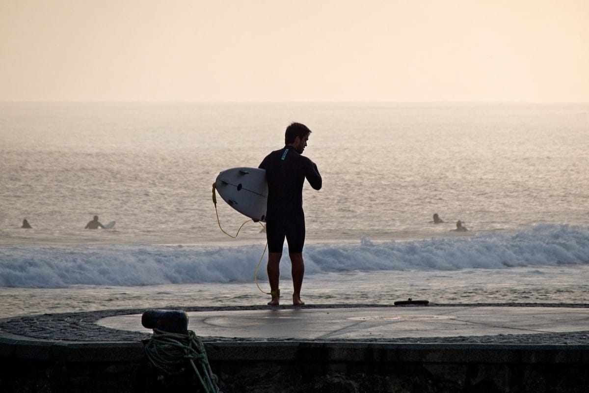 Mejores destinos para practicar surf en España