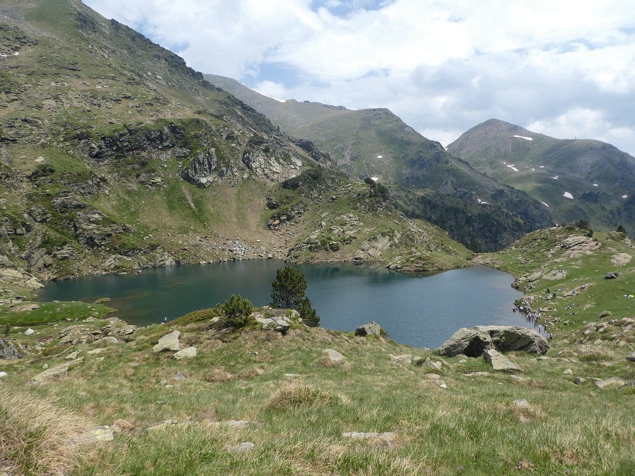 Uno de los muchos lagos de Andorra a causa del deshielo