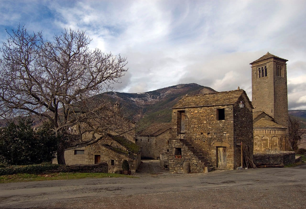 Iglesia de San Pedro de Lárrede