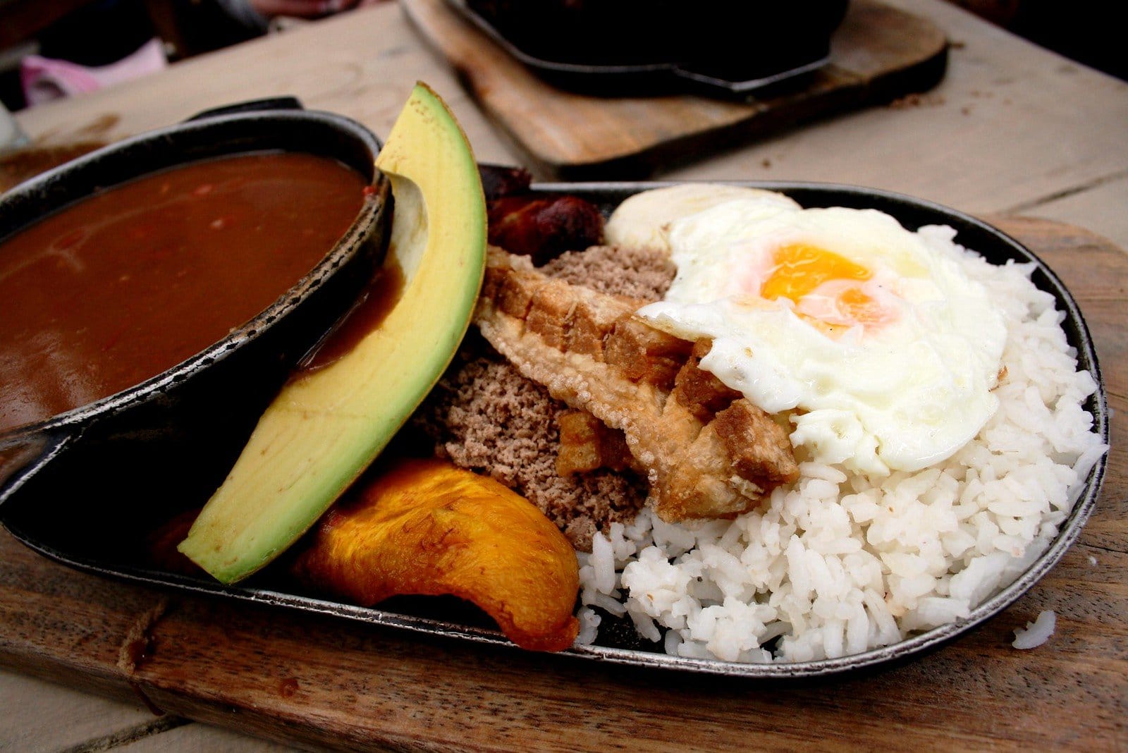 bandeja paisa (cocina colombiana)