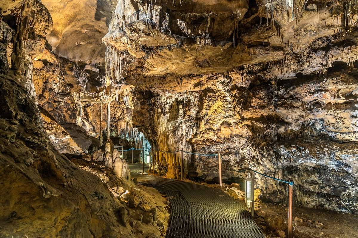 Cueva de los Enebralejos