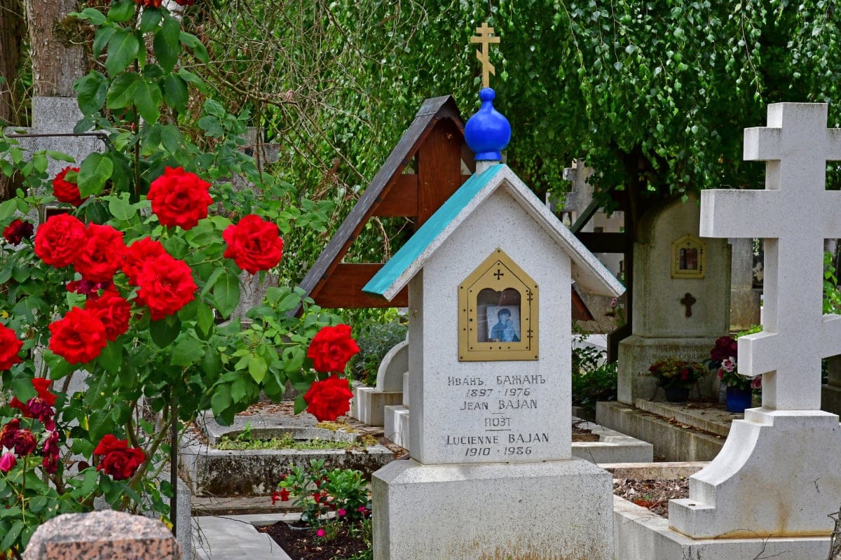 Cementerio de Sainte Geneviève des Bois - Fuente: Depositphotos