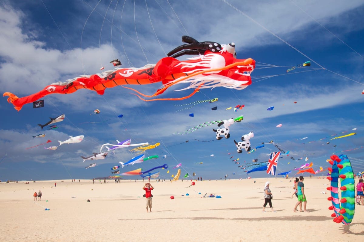 Cometas en las playas de Corralejo: Fuente: Depositphotos