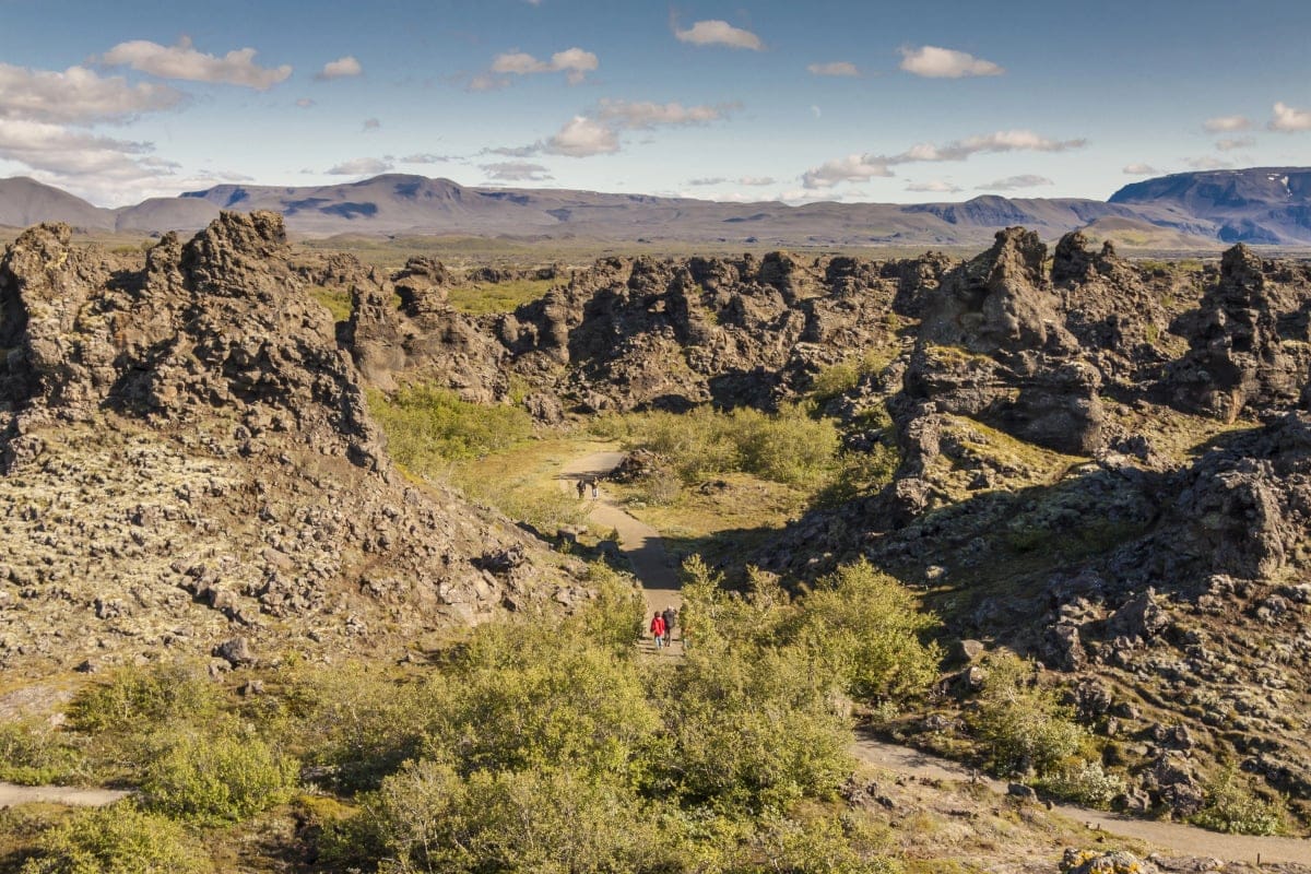 Senderos en Dimmuborgir - Fuente: Depositphotos